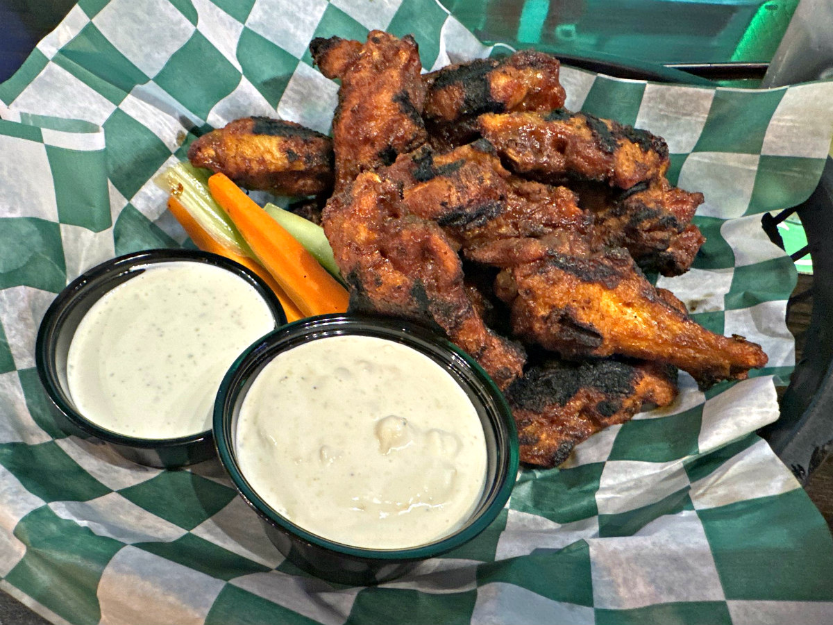 Review: At The Salty Dog, crispy, dry wings take time but are worth the wait